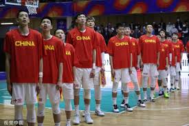 余宇涵今日上班路透!带着了篮球上班的红领巾青春少年!.